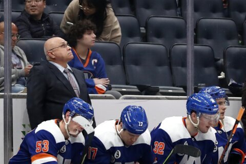 Islanders fire coach Barry Trotz after missing playoffs