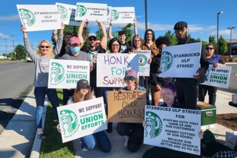 Leesburg Starbucks unionizes, protests ‘unfair labor practices’