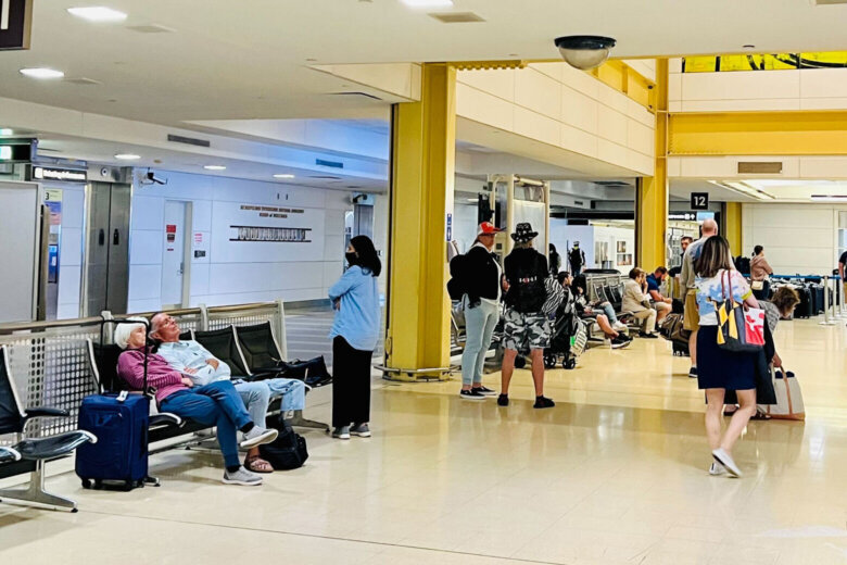 Travelers stuck for hours on Reagan National tarmac