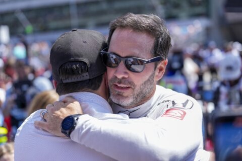 Jimmie Johnson wrecks late in Indianapolis 500 debut