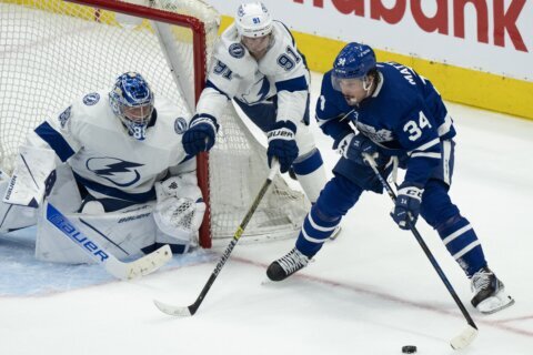 Matthews’ 3-point game powers Maple Leafs past Lightning 5-0