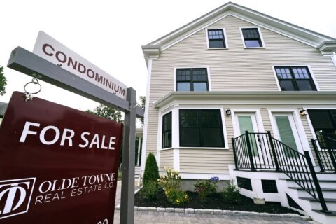 Average long-term US mortgage rates edge up to 5.3%