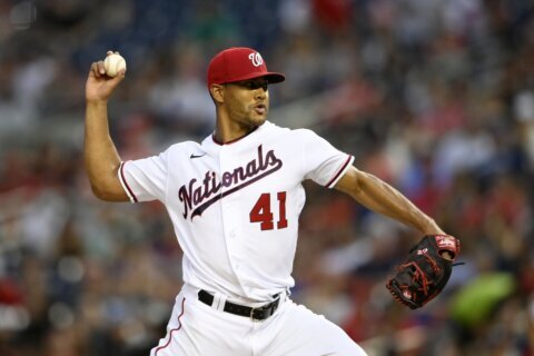 Phillies add depth to bullpen with $4 million, 1-year deal for reliever Joe Ross