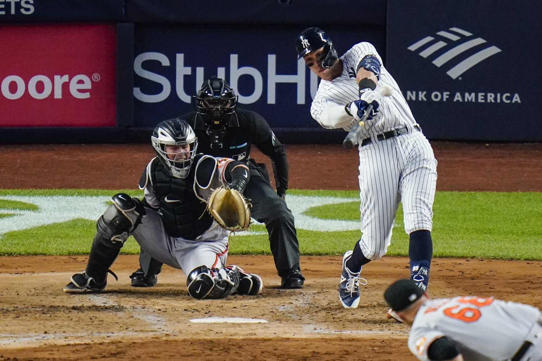 Aaron Judge, Joey Gallo banged up in Yankees' wild comeback win