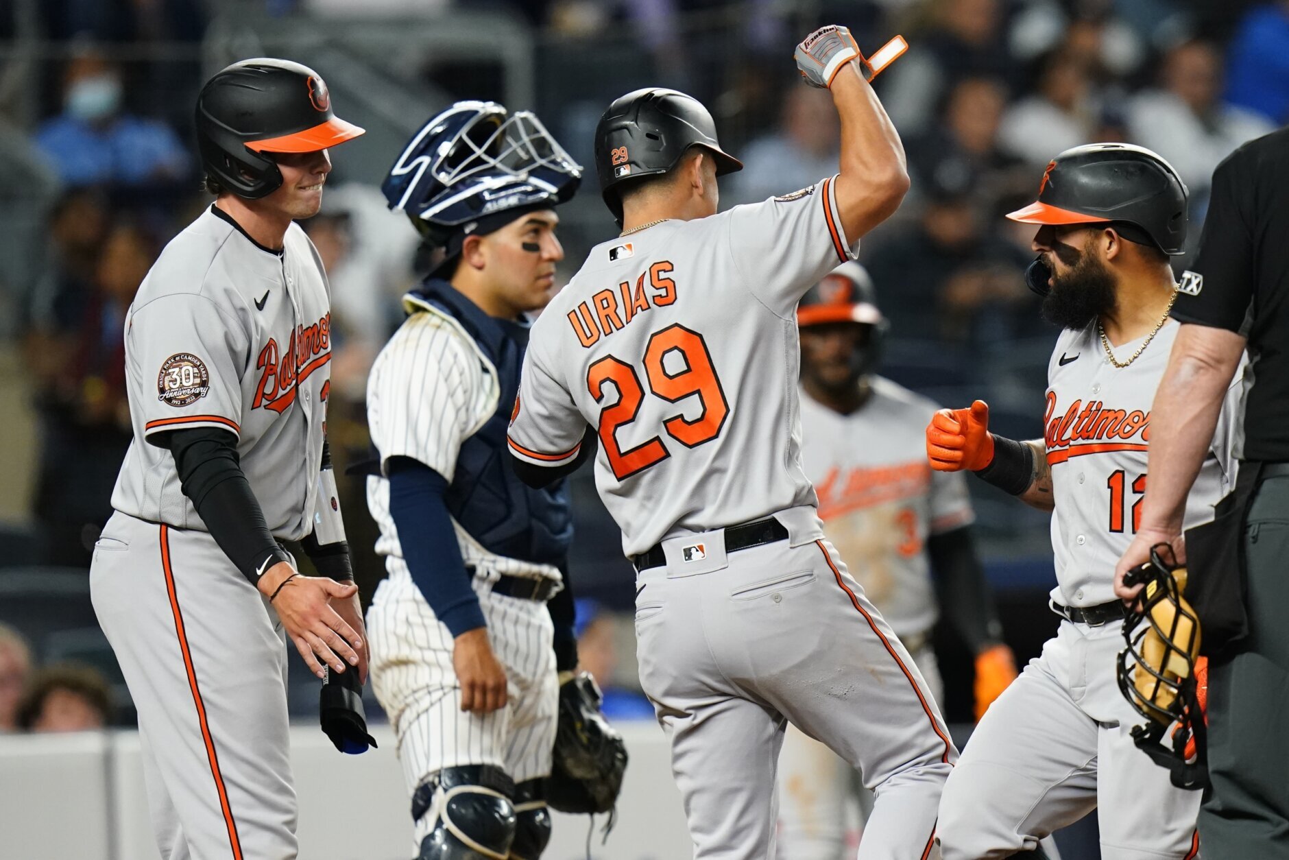 Yankees LHP Aroldis Chapman injures pitching hand during ALDS celebration