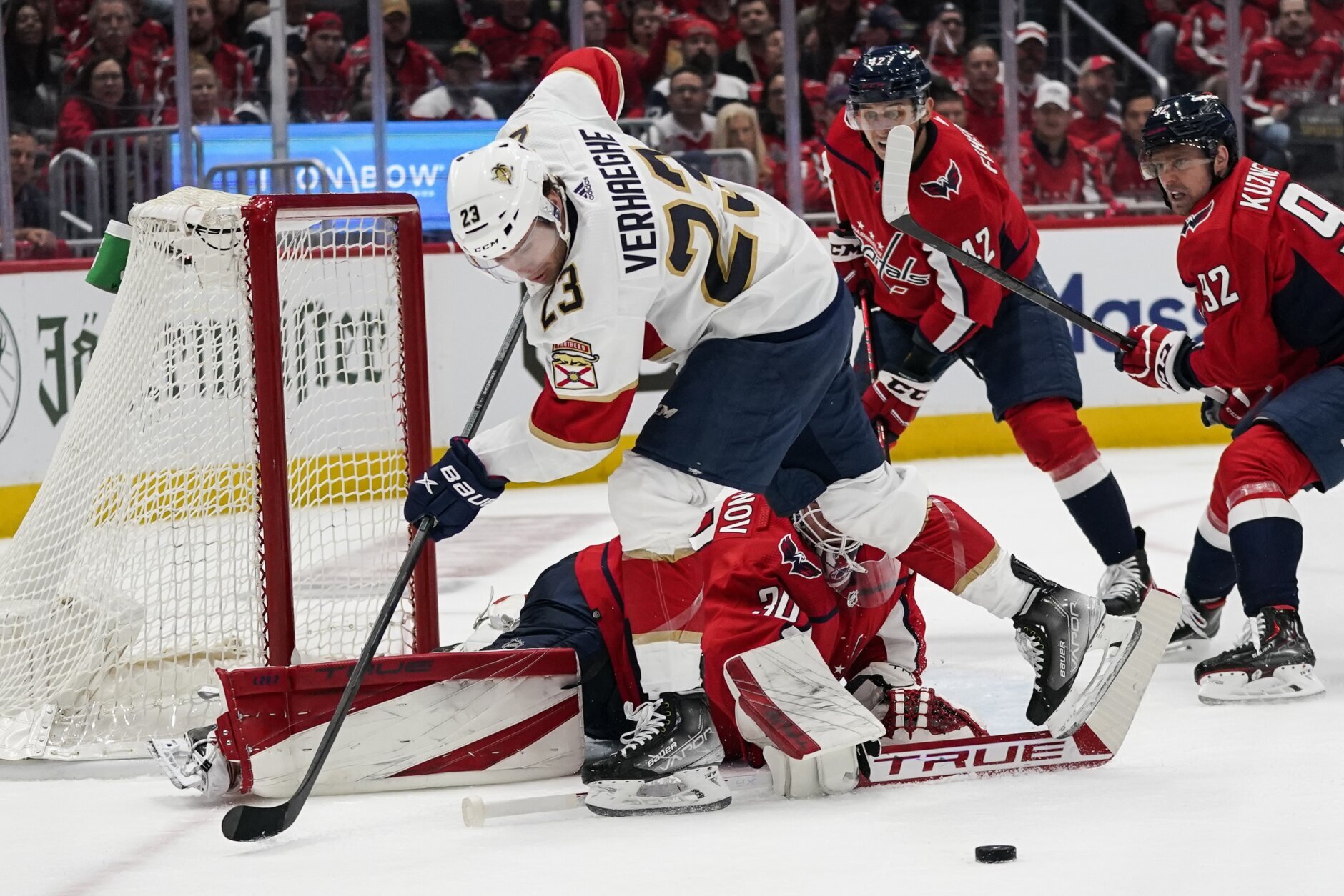 Panthers beat Capitals in overtime in Game 4, tie series - WTOP News