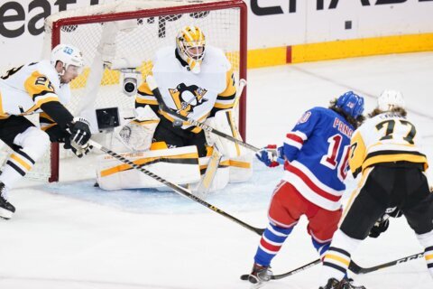 Chytil scores in 3rd, Rangers beat Penguins 5-3 in Game 5