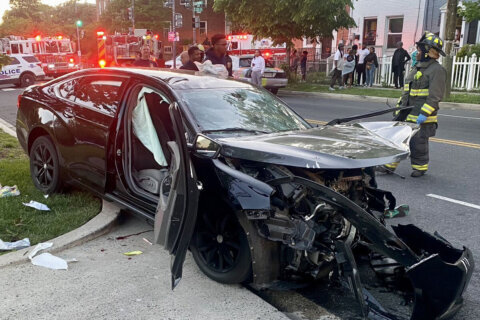 2 critical, 1 in serious condition after Southeast DC crash