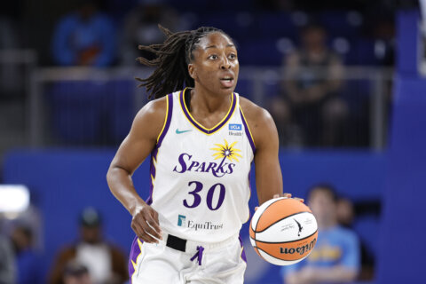 Sparks secure 1st victory for interim coach Fred Williams, defeating Mystics