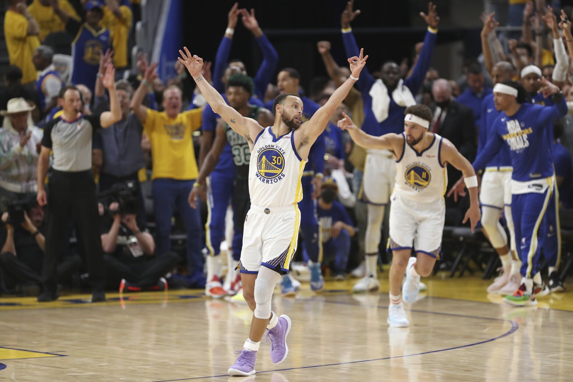 Steph Curry captures first career game-winning buzzer-beater