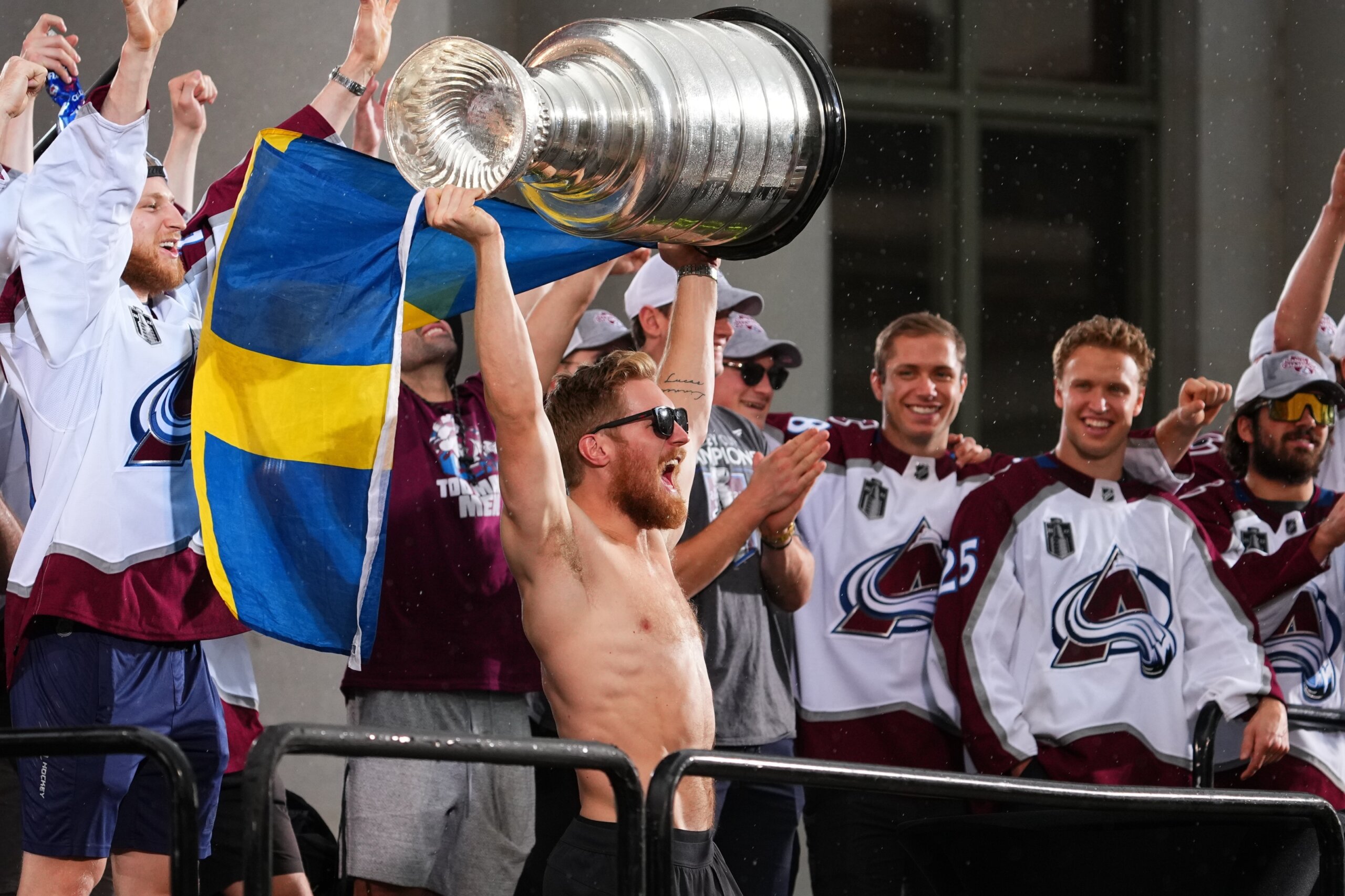 Parade Of Champs Avs Live It Up As They Celebrate Cup Title Wtop News 