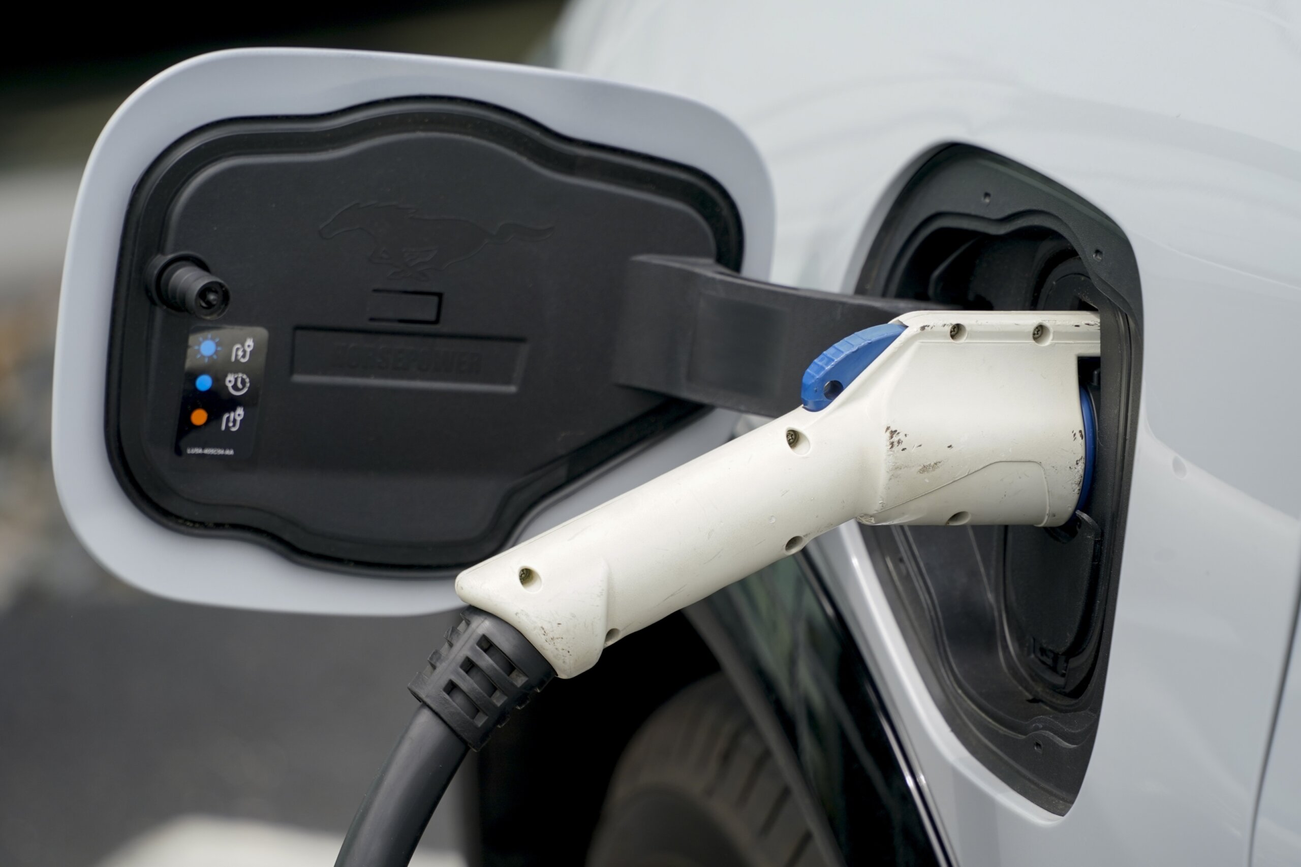 Automakers ask Congress to lift electric vehicle tax cap WTOP News