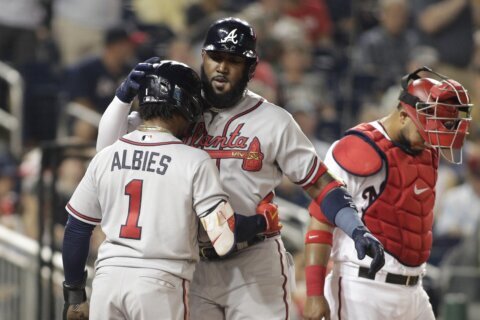 Albies breaks foot, but Braves beat Nats for 12th straight