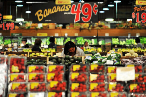 Wegmans to get rid of plastic grocery bags in Va. stores