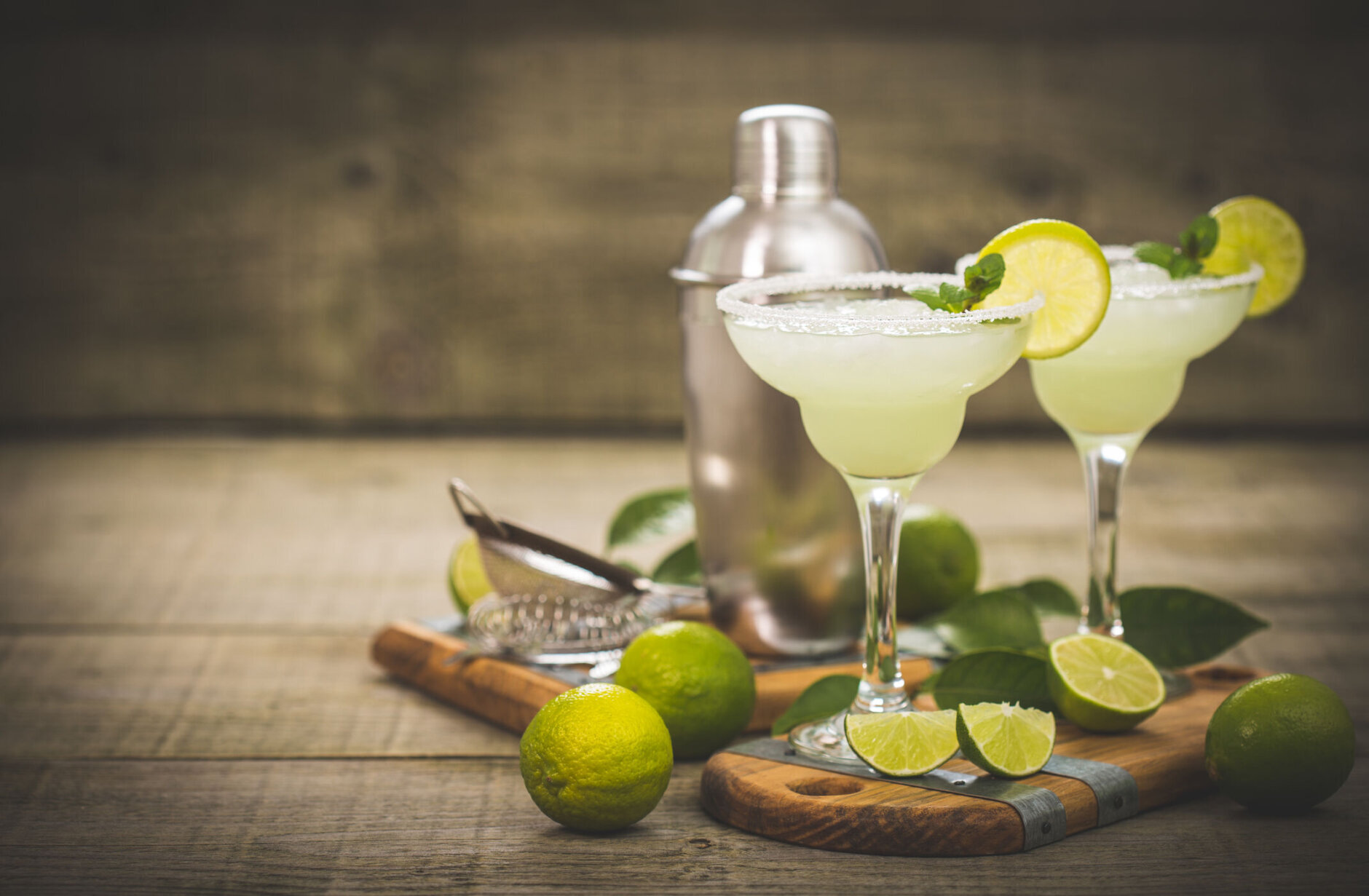 Photo of a margarita cocktail with lime and mint