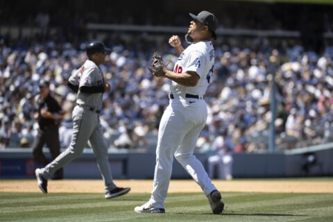 Matijevic homers for 1st MLB hit, Astros beat White Sox 4-3