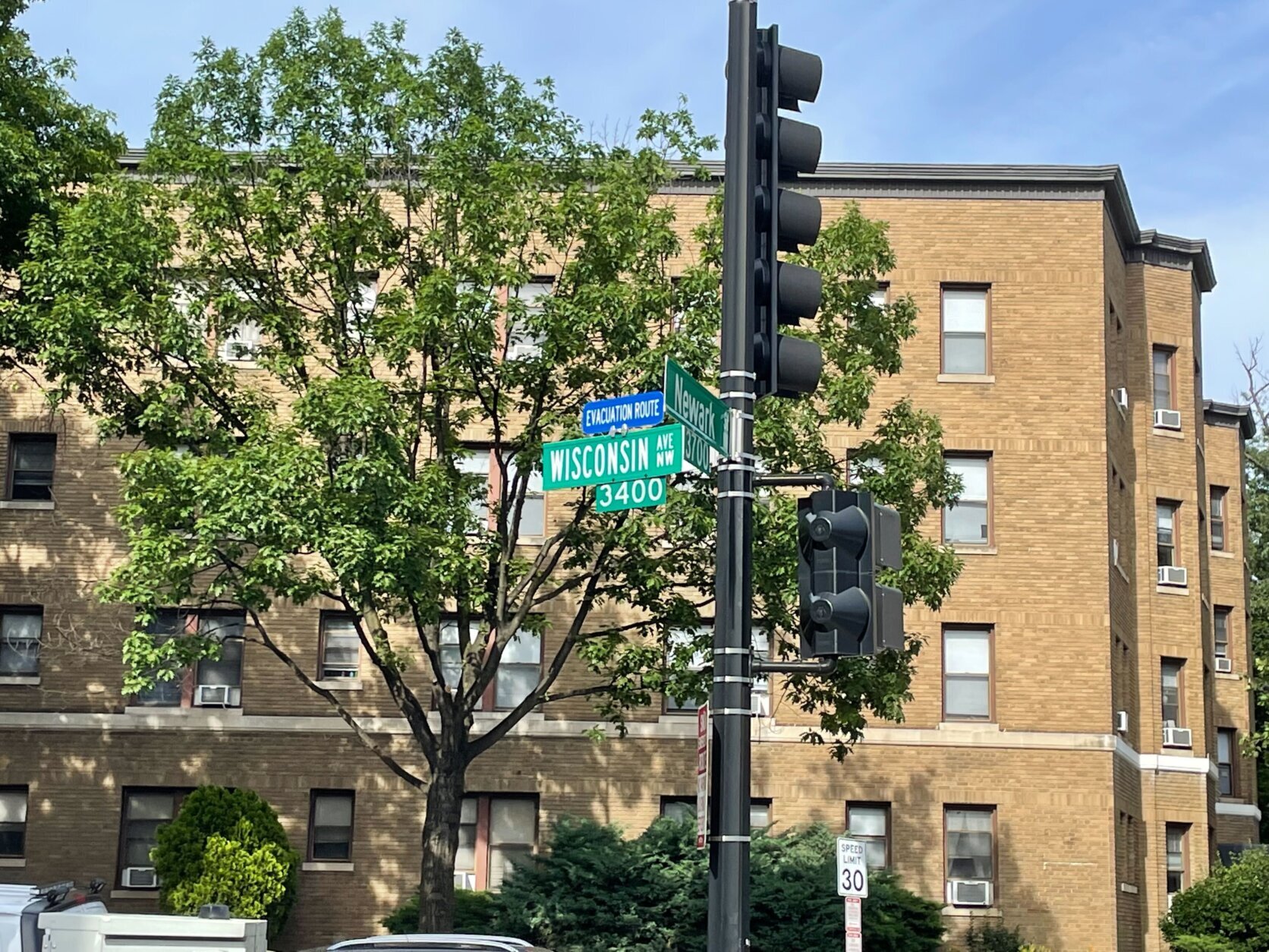 The Metro Transit Police are investigating a stabbing aboard a bus in Northwest D.C. Friday that left a man seriously hurt. (WTOP/Kyle Cooper)