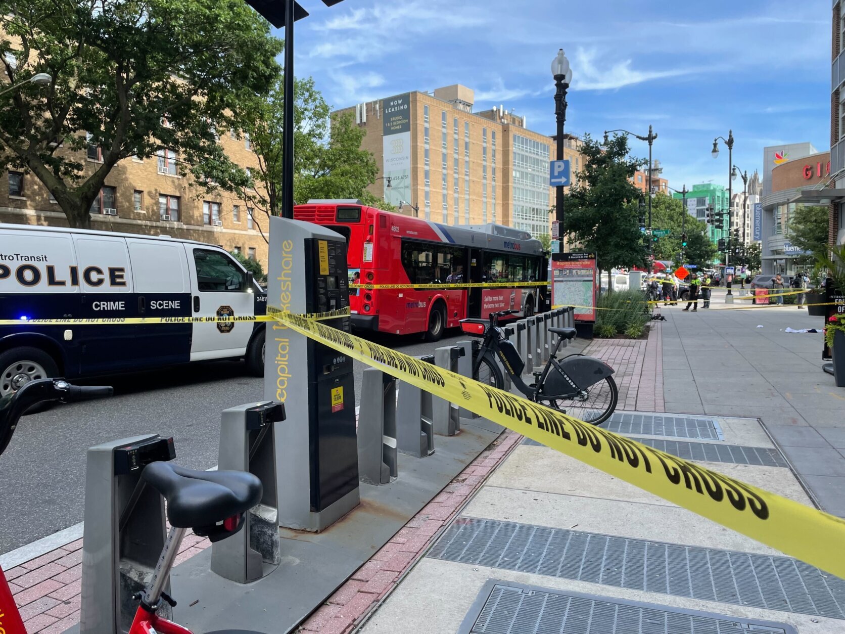 The Metro Transit Police are investigating a stabbing aboard a bus in Northwest D.C. Friday that left a man seriously hurt. (WTOP/Kyle Cooper)