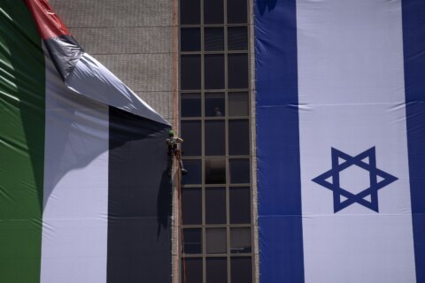Israeli nationalists wage battle against Palestinian flag