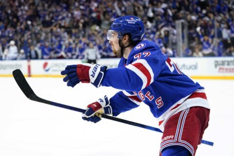 Chytil scores twice, Rangers rout Lightning 6-2 in Game 1