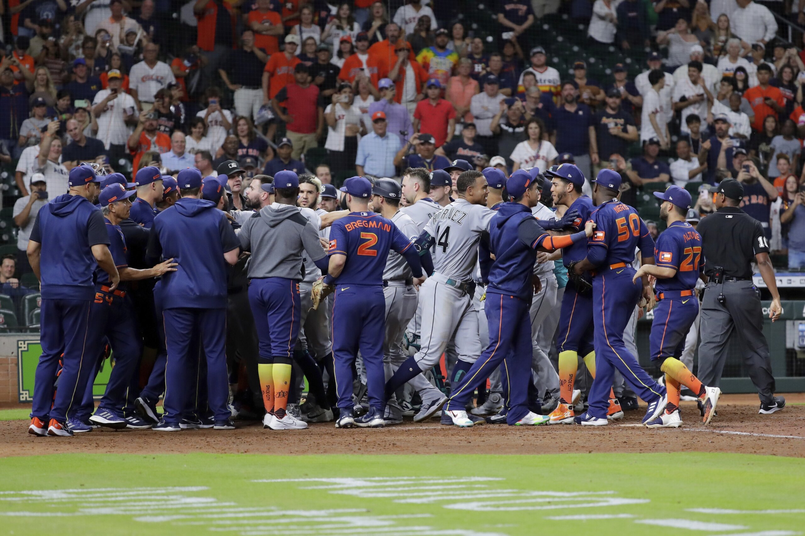 Astros vs. Mariners brings up bad blood, bench-clearing incident