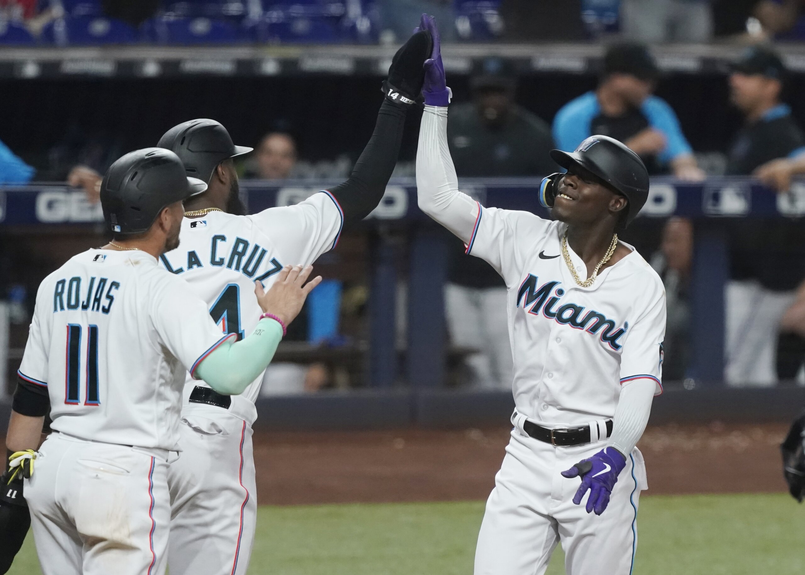 Dee Gordon has 4 hits against former team, Marlins beat Dodgers