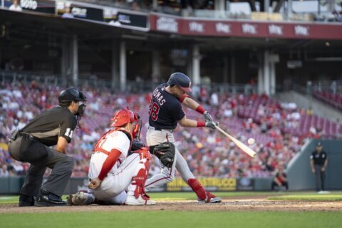 Thomas hits 3 HRs, Nats go deep 5 times in 8-5 win over Reds