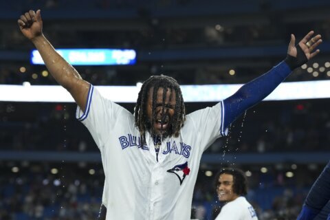 Guerrero homers, hits winning single in 10th, Jays top O’s