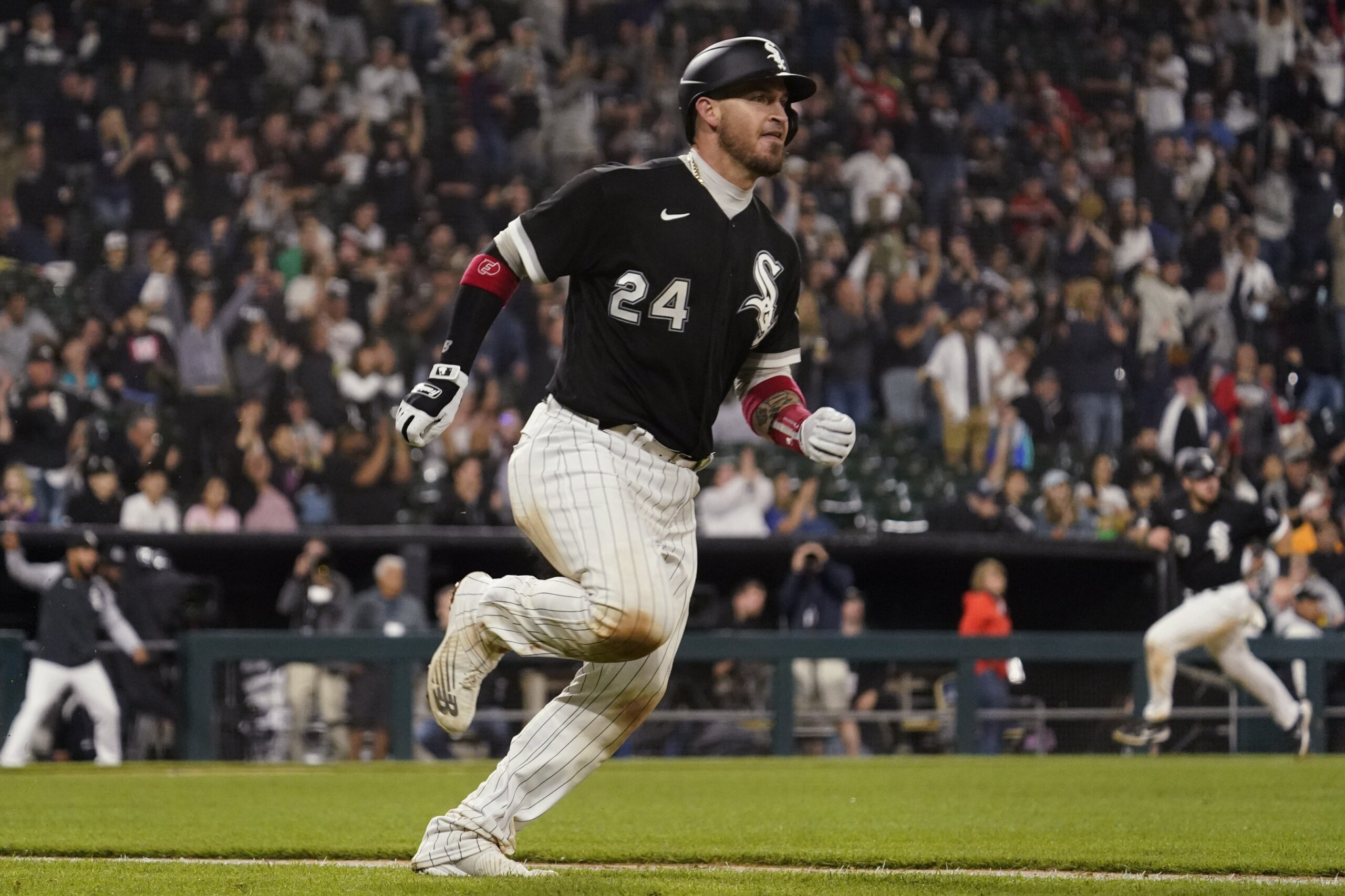 Here's the catch: Grandal can help White Sox, but he has to stay