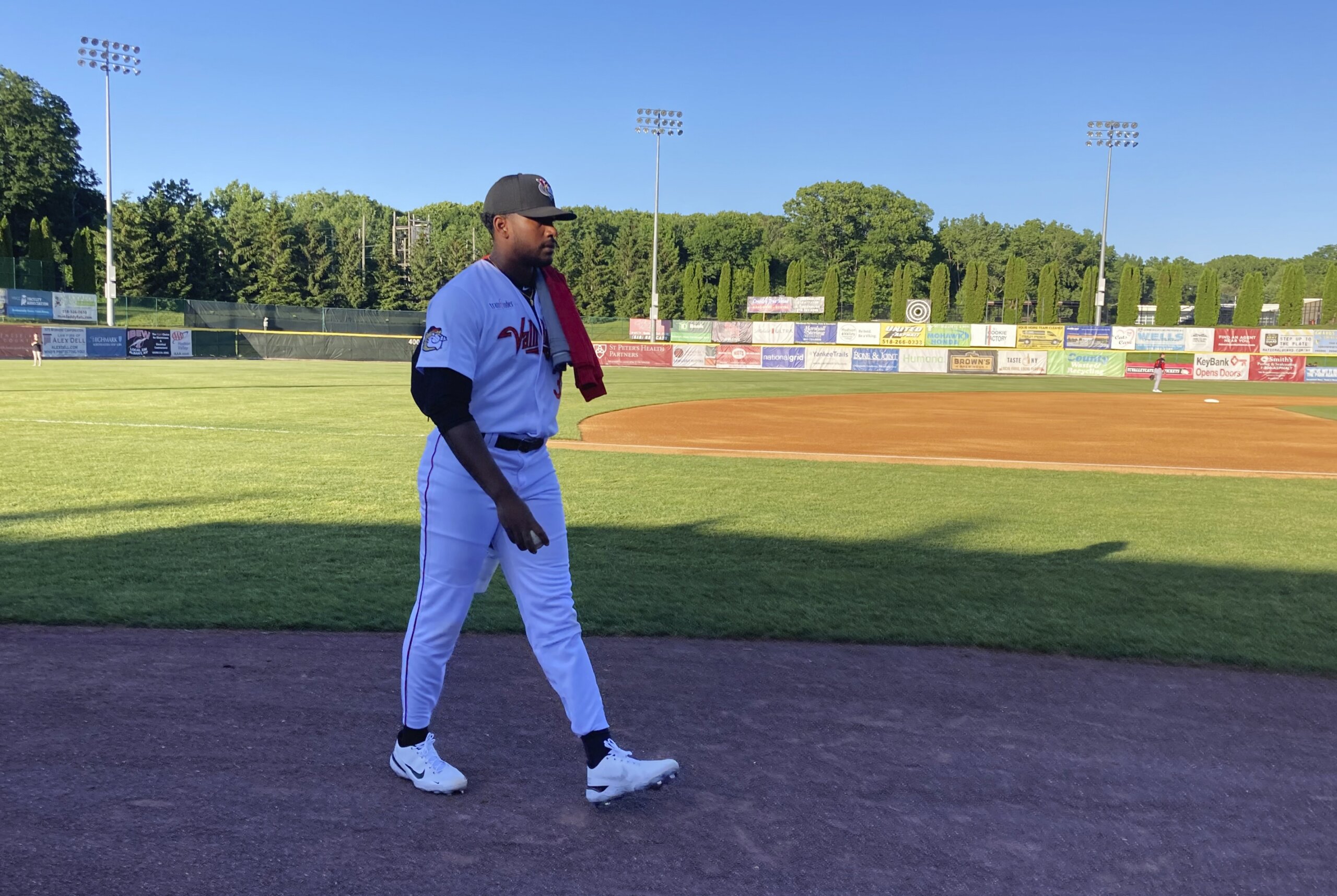 Former Rangers slugger Pete Incaviglia returns to managing