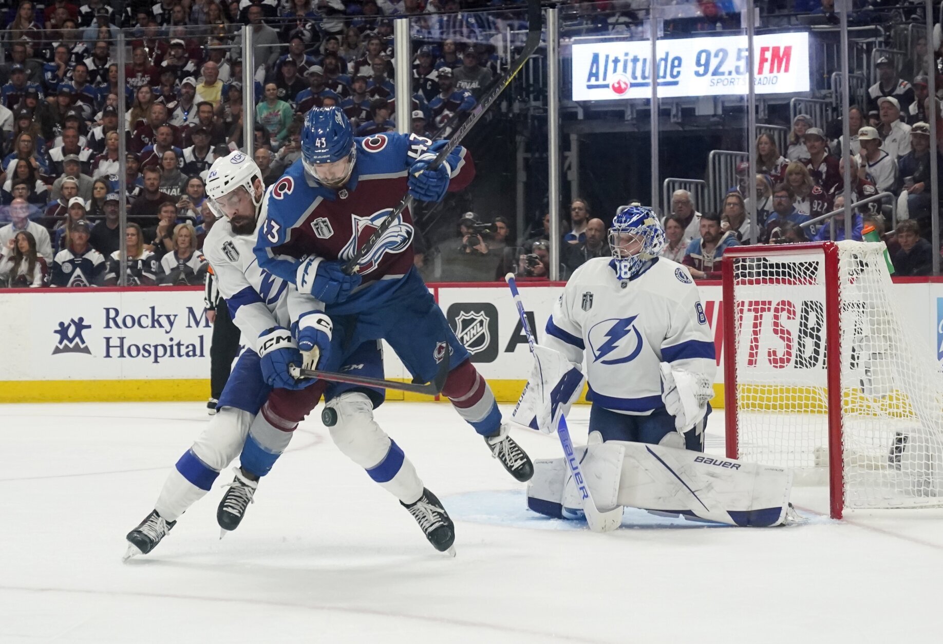 OT goal lifts Avalanche over Lightning 3-2 in Game 4