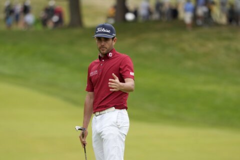 Tarren among early US Open leaders with late-arriving clubs