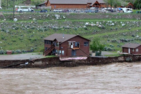 Yellowstone flooding forces 10,000 to leave national park