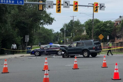 Fairfax Co. collision kills 2 girls, injures 3 other people