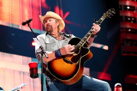 Toby Keith announces he’s been fighting stomach cancer