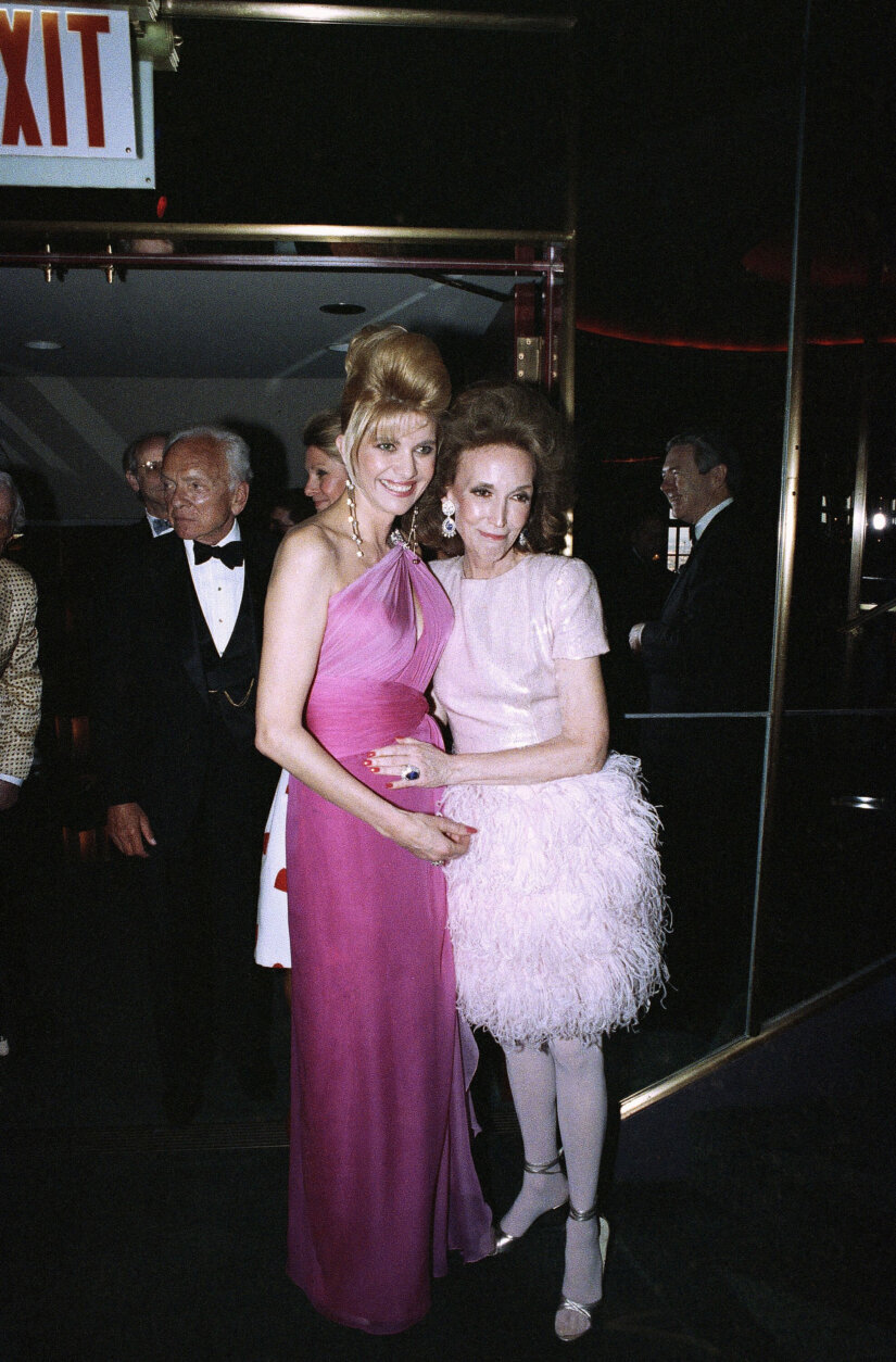 Ivana Trump, left, poses with Cosmopolitan Editor Helen Gurley Brown at the Rainbow Room, Monday, June 25, 1990, New York. 275 friends and colleagues joined Ms. Brown to celebrate her 25 years at the magazine. (AP Photo/Ed Bailey)