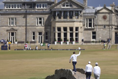 Emotional exit for Woods, big chance for Smith at St Andrews