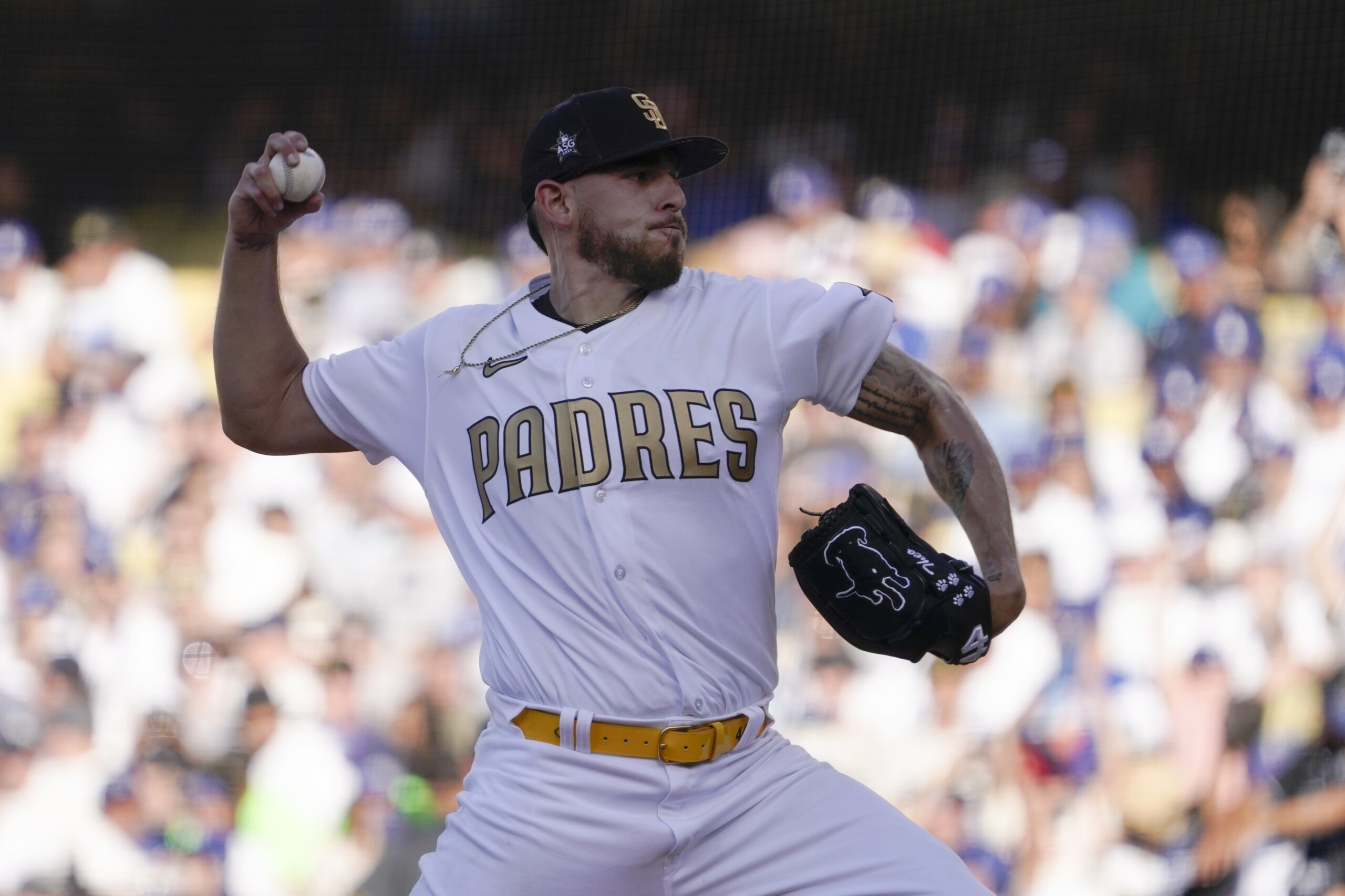 Padres extend surprise 2022 star with five-year deal: report