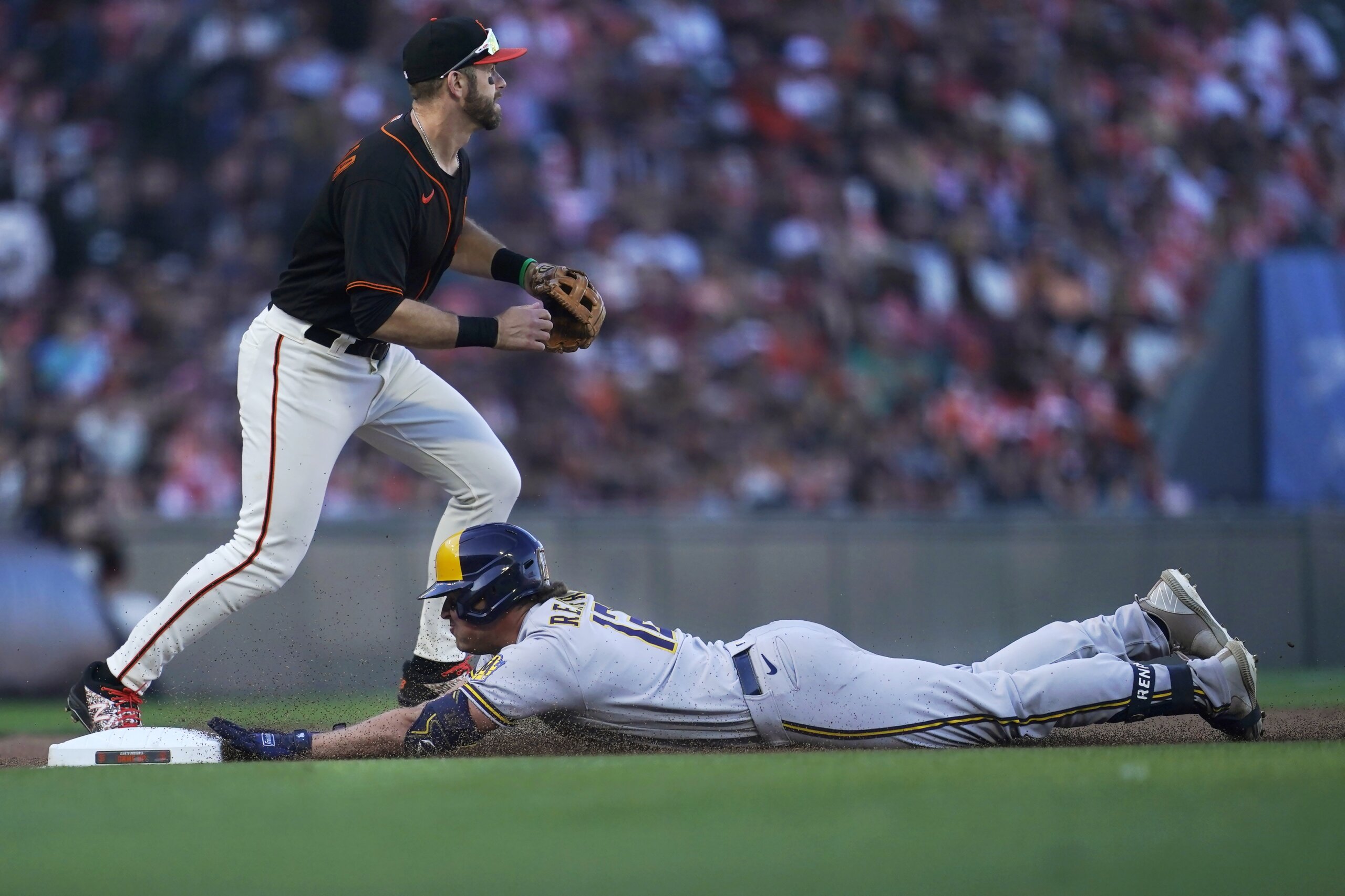 Basesloaded balk in 8th helps Giants edge Brewers 21 WTOP News
