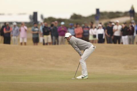 McIlroy regrets cold putter as wait goes on for 5th major