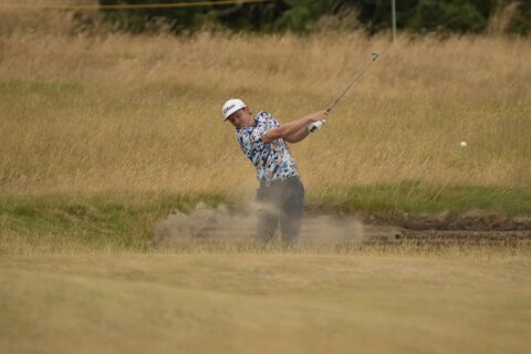 Smith falls away at British Open after bad call from bunker
