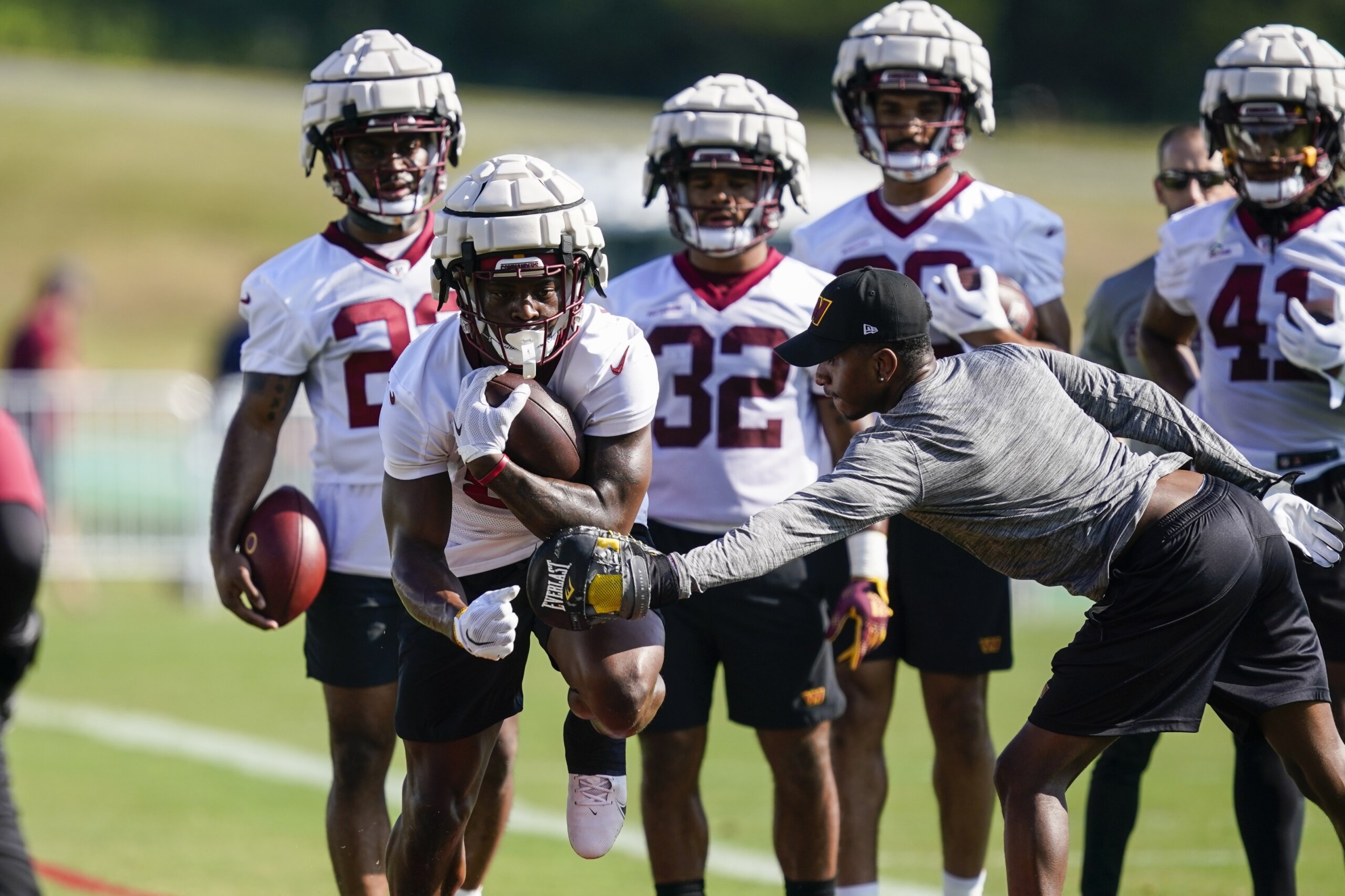 Little on-field drama at start of Washington Commanders camp - WTOP News