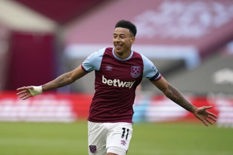 Lingard joins Forest after leaving United; Mee to Brentford