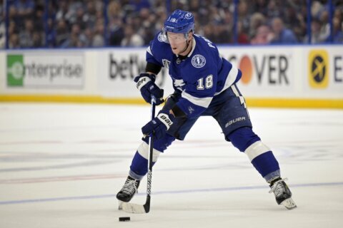 NHL free agency: Devils sign Palat, Capitals add Strome