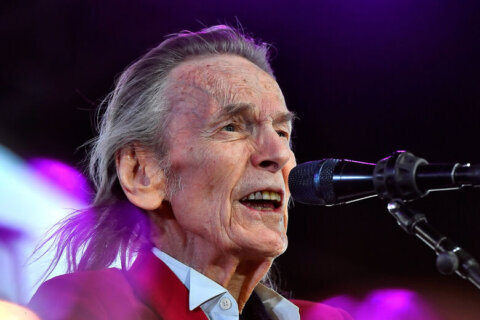 Folk singer-songwriter Gordon Lightfoot dies at 84