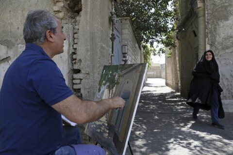 Iran’s outdoor painters seek to capture, preserve old Tehran