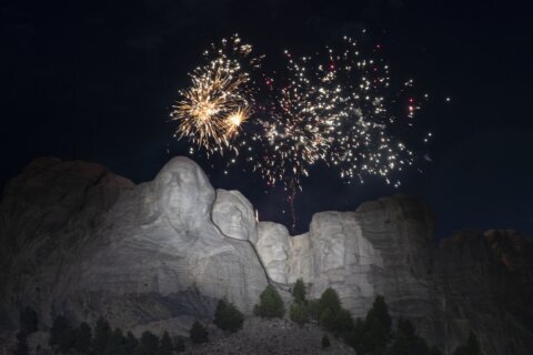 South Dakota’s Noem applies for 2023 Rushmore fireworks