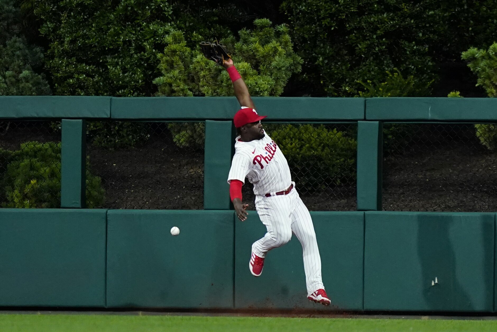 Hall homers, drives in 2, Phillies take series from Nats - WTOP News