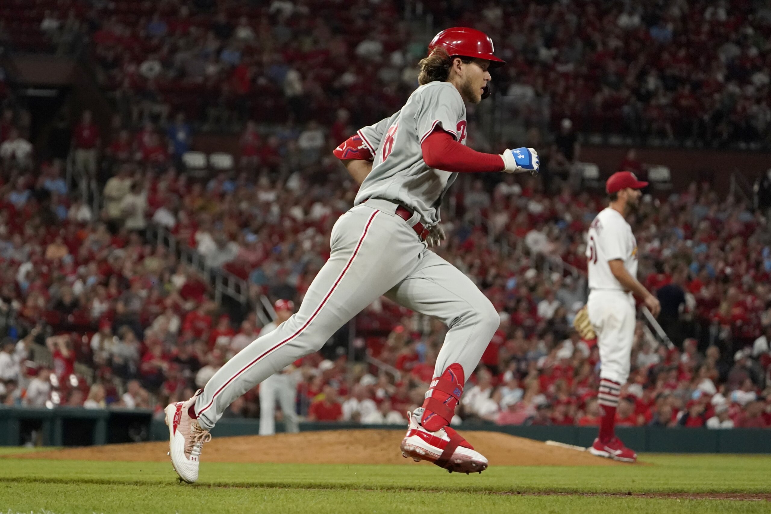 Wheeler strikes out 10, Phillies hit three homers in win over Cardinals