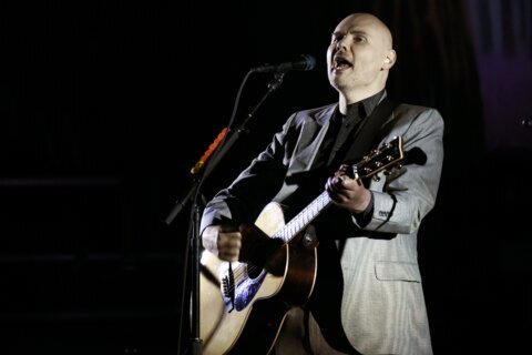 Billy Corgan to play charity show for July 4 parade victims